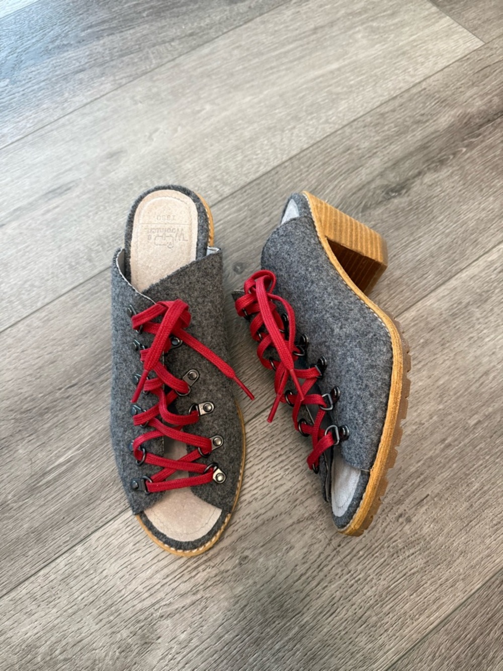 Woolrich Grey and Red Rockies Mules size 9 peeptoe